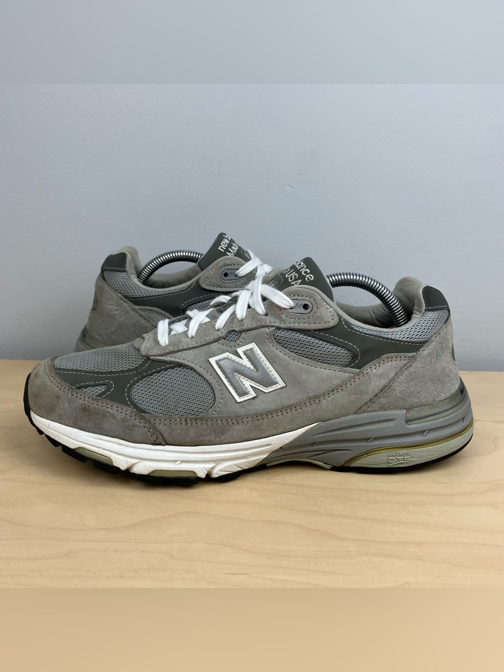 New Balance Men’s Size 9.5 2E Wide 993 Gray White Suede Athletic Running Shoes - Picture 3 of 11